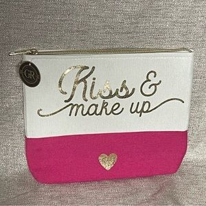 NWT Grasslands “Kiss and Make Up” Makeup Bag